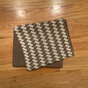❄️ NWOT Herringbone Brown / Tan Infinity Scarf